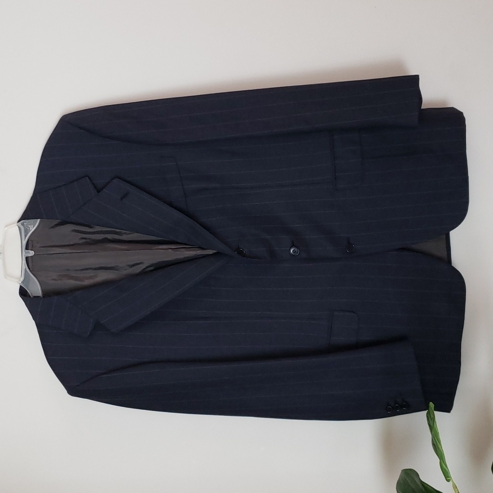 Brioni double button Blazer, Wool, Blue pinstripe, classic men's suit jacket.